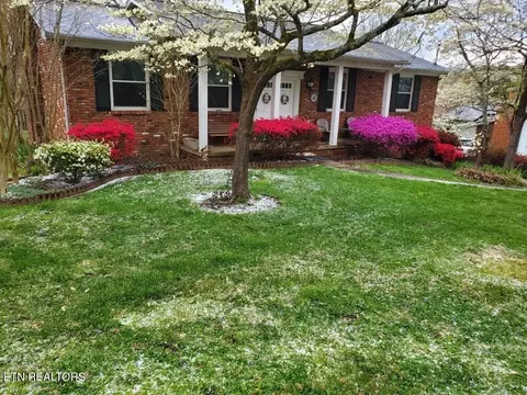 1005 Tokalon Dr, Knoxville, TN 37932