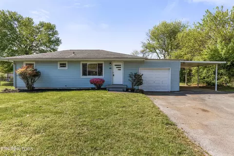 4300 NW Strolling Rd, Knoxville, TN 37912