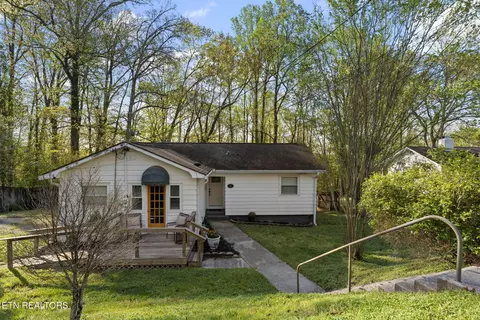 83 Outer Dr, Oak Ridge, TN 37830