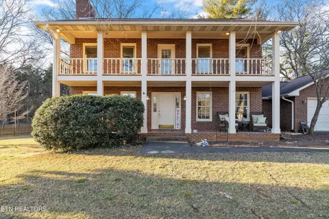 1502 Valley Breeze Cir, Maryville, TN 37803