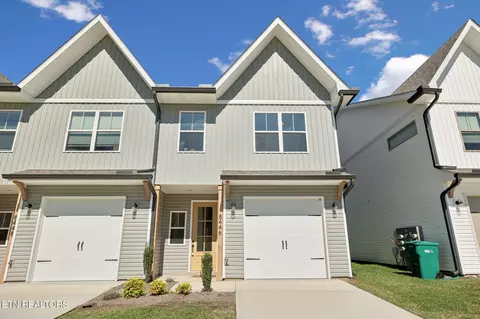 8446 Whisper Ln, Powell, TN 37849