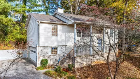 11317 Clear Point Dr, Knoxville, TN 37932
