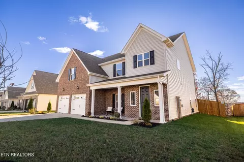 260 Aspen Dr, Lenoir City, TN 37771
