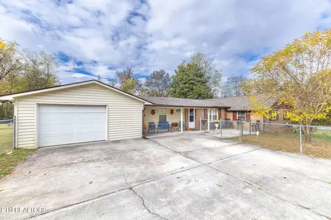 301 Barnette Cir, Harriman, TN 37748