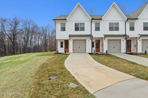 8407 Whisper Ln, Powell, TN 37849
