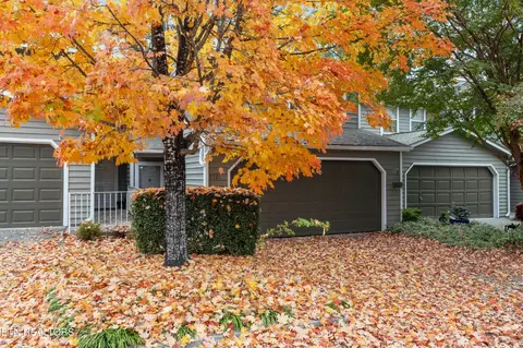 7721 Village Dr, Knoxville, TN 37919