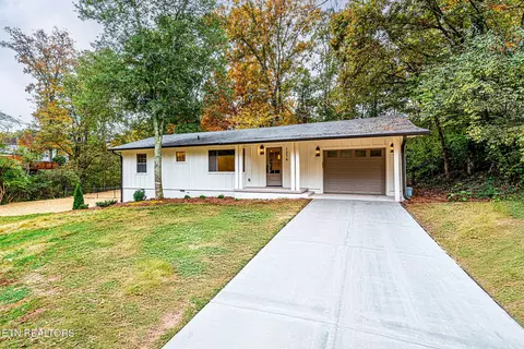 1216 SW Huntington Rd, Knoxville, TN 37919