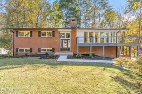 110 Clark Ln, Oak Ridge, TN 37830