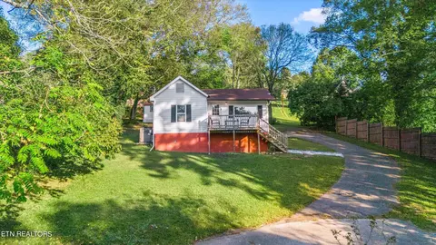 2001 Ridgecrest Dr, Knoxville, TN 37918