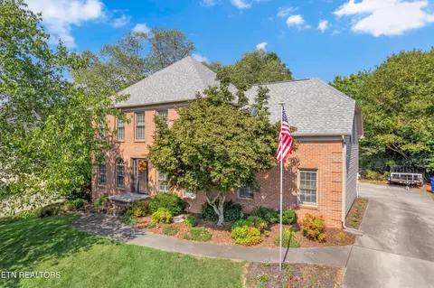 8240 Elm Hill Cir, Knoxville, TN 37919