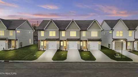 8417 Whisper Ln, Powell, TN 37849