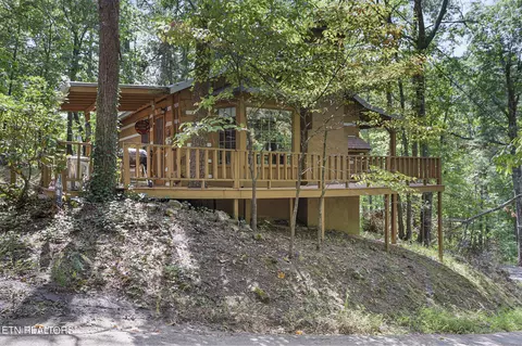 1505 Dawn Ln, Sevierville, TN 37876