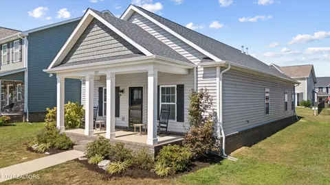 127 Hackberry St, Oak Ridge, TN 37830