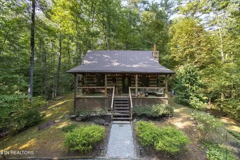 246 Deer Run Dr, Maryville, TN 37803