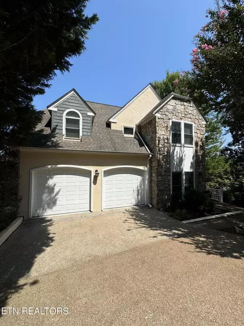 2107 Cottage Row Ln, Knoxville, TN 37922
