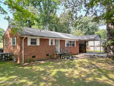 1607 Lisa Dr, Maryville, TN 37803