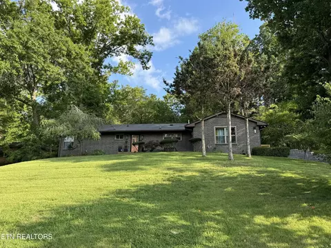 100 Orchard Cir, Oak Ridge, TN 37830