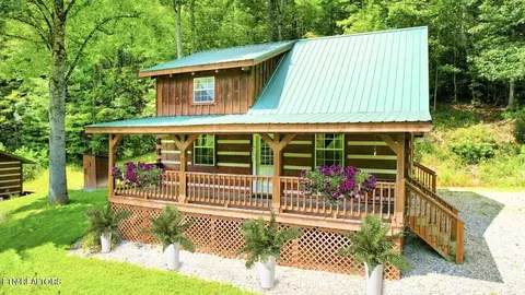 4348 Black Mountain Rd, Hartford, TN 37753