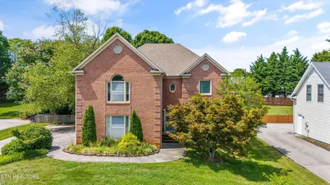 8244 Elm Hill Cir, Knoxville, TN 37919
