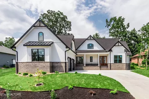 221 Tahlequah Dr, Loudon, TN 37774