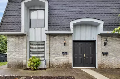 7240 NW Wellswood Ln, Knoxville, TN 37909
