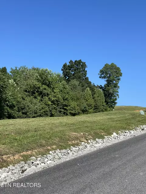 515 Cedar Gate Ln, La Follette, TN 37766