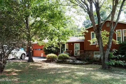 10100 Oak Creek Ln, Knoxville, TN 37932