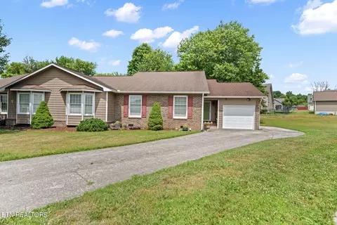 10 Breakers Ct, Clinton, TN 37716