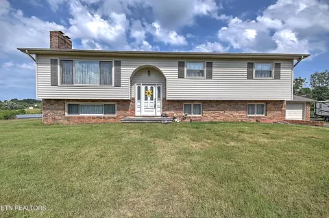709 N Sherbrooke Cir, Mount Carmel, TN 37645