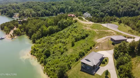 1097 Harbor Point Dr, Sevierville, TN 37876