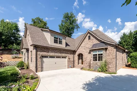 10400 Kates Path Ln, Knoxville, TN 37932
