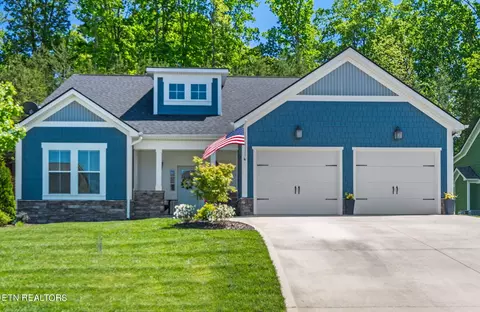 1638 Clearmill Dr, Lenoir City, TN 37772
