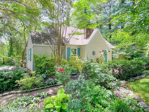 1316 Fair Dr, Knoxville, TN 37918