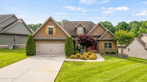 649 Carrington Blvd, Lenoir City, TN 37771
