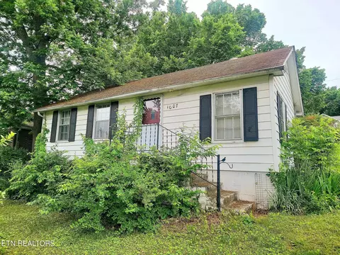 1007 E 1st Ave, Lenoir City, TN 37771