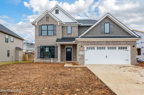12118 Grand Forks Dr, Knoxville, TN 37932