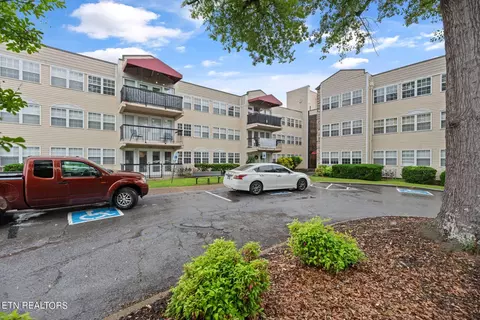 2749 Sullins St #B305, Knoxville, TN 37919