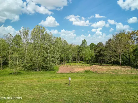142 Forest Creek Pkwy, Oak Ridge, TN 37830