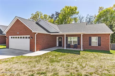 1062 Patriots Landing Dr, Dandridge, TN 37725