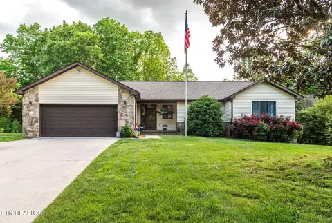 137 Lake Hills Dr, Oak Ridge, TN 37830