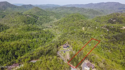 9 Stackstone Rd, Sevierville, TN 37862