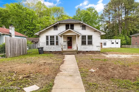 2700 Tecoma Dr, Knoxville, TN 37917