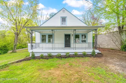 322 Unaka St, Clinton, TN 37716