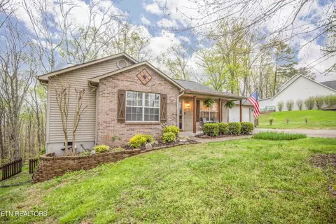 330 Crestwood Dr, Lenoir City, TN 37771