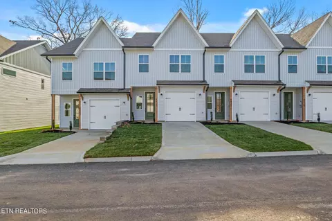 8423 Whisper Ln, Powell, TN 37849