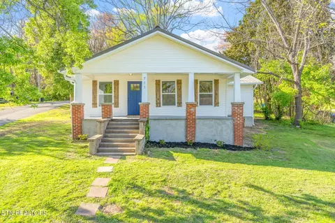 711 W 4th Ave, Lenoir City, TN 37771