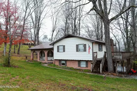 207 Claiborne Rd, La Follette, TN 37766