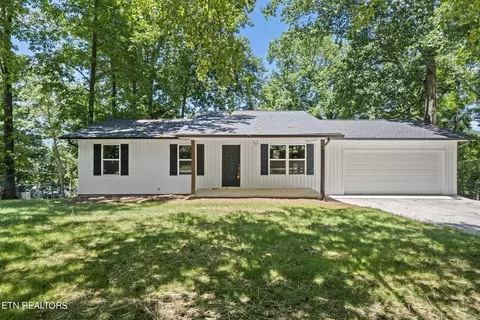 146 Cherry Ln, Jacksboro, TN 37757
