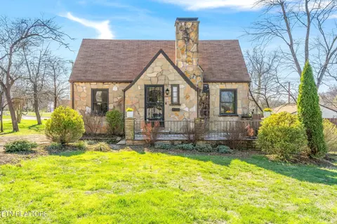 2109 NE Sanford Pl, Knoxville, TN 37917
