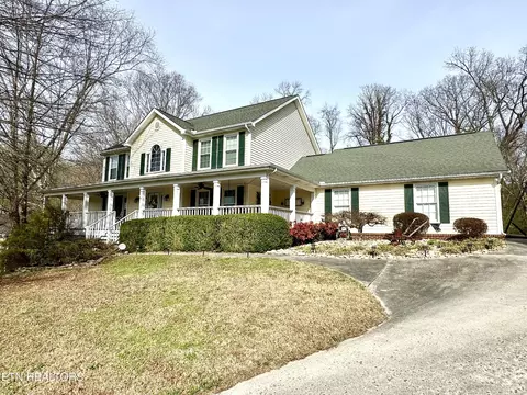 272 Country Run Cir, Powell, TN 37849